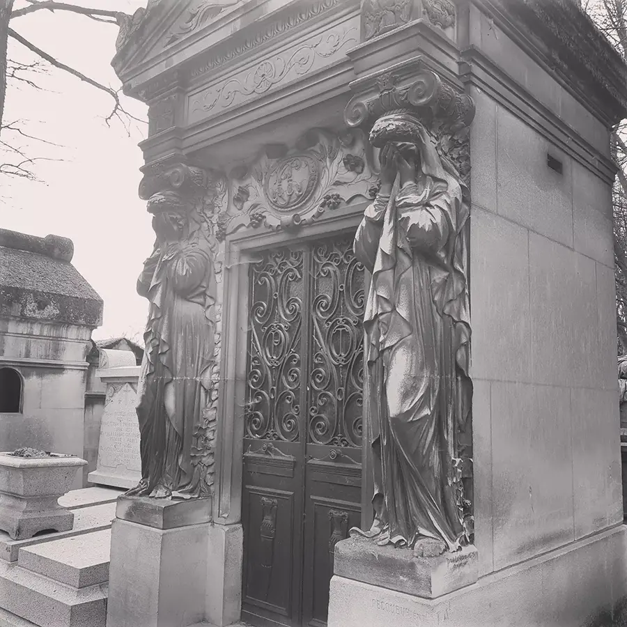 cimetiere du pere lachaise paris dark tourisme