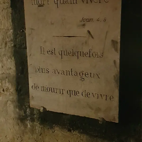 citation mort catacombes paris
