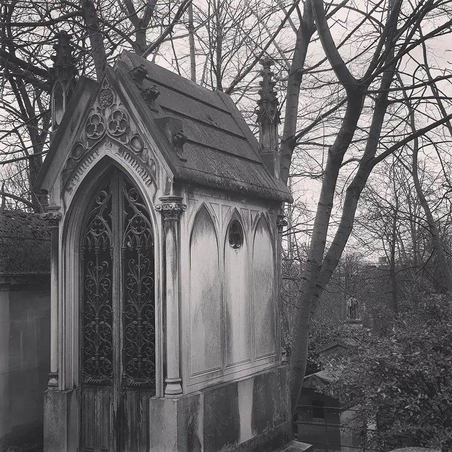 tombe gothique cimetiere pere lachaise