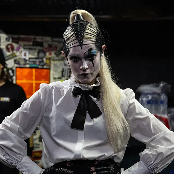 dark aesthetisme chanteuse skynd