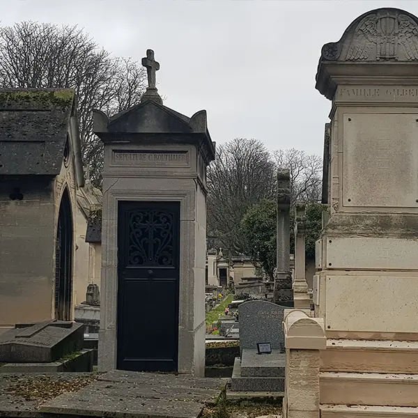 tombes tourisme macabre paris montmartre