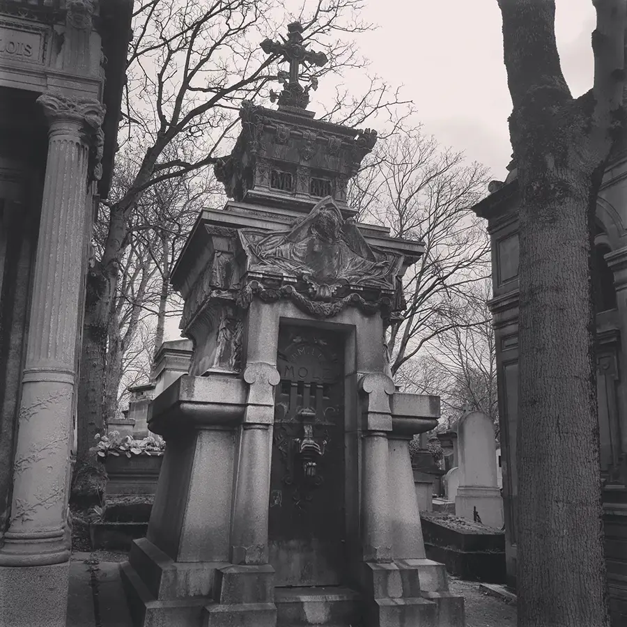 cimetiere du pere lachaise paris tombe