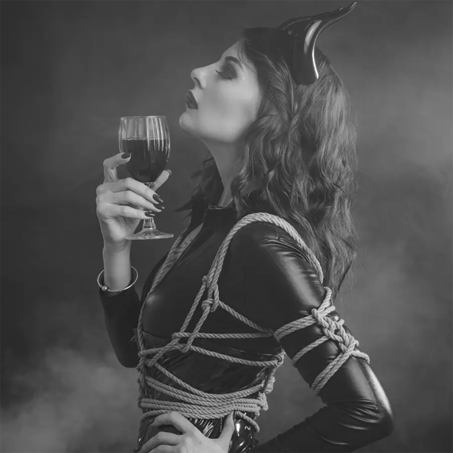 vin rouge culture dark
